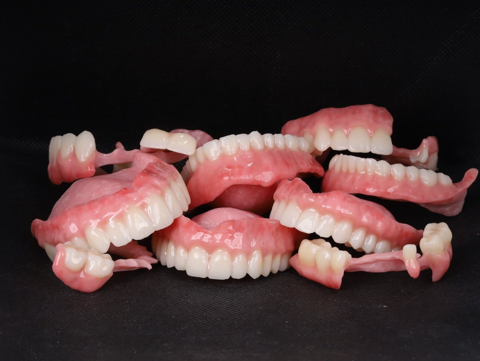 Lote de próteses totais produzidas pela Dent3D